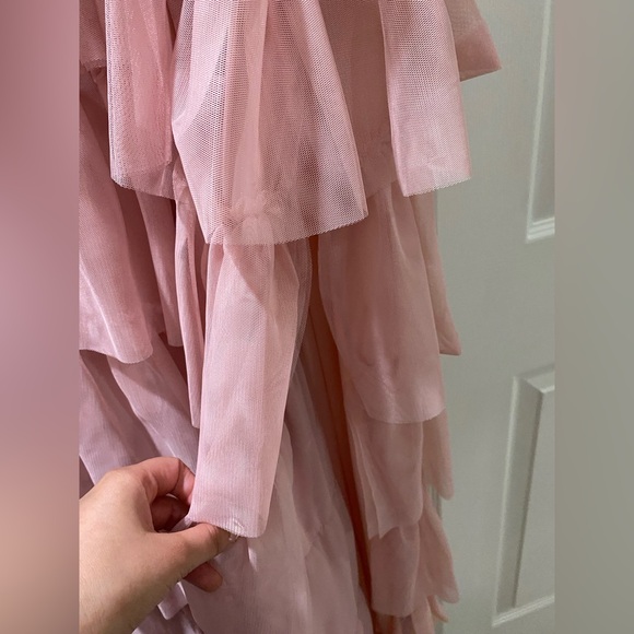 NWT Betsy & Adam
Women's layered Ruffle Halter Gown size 8, 12 - Picture 12 of 17